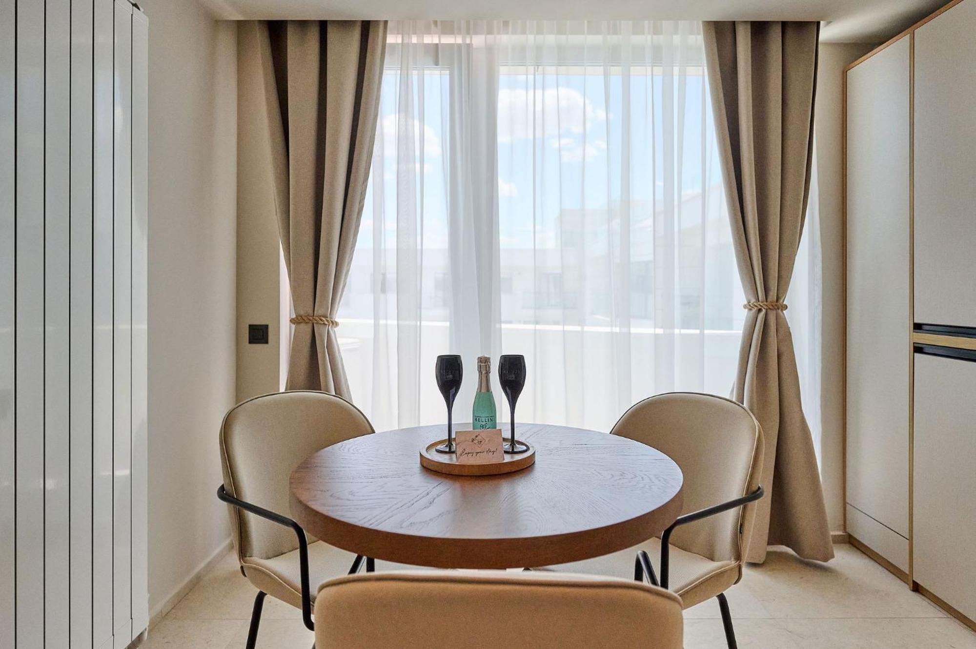 Alezzi Infinity Aparthotel & Spa Năvodari Екстериор снимка